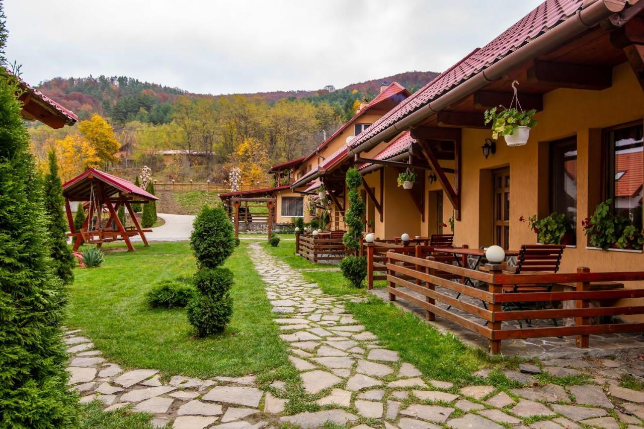 Patakmenti Panzio Spa โครุนด์ ภายนอก รูปภาพ