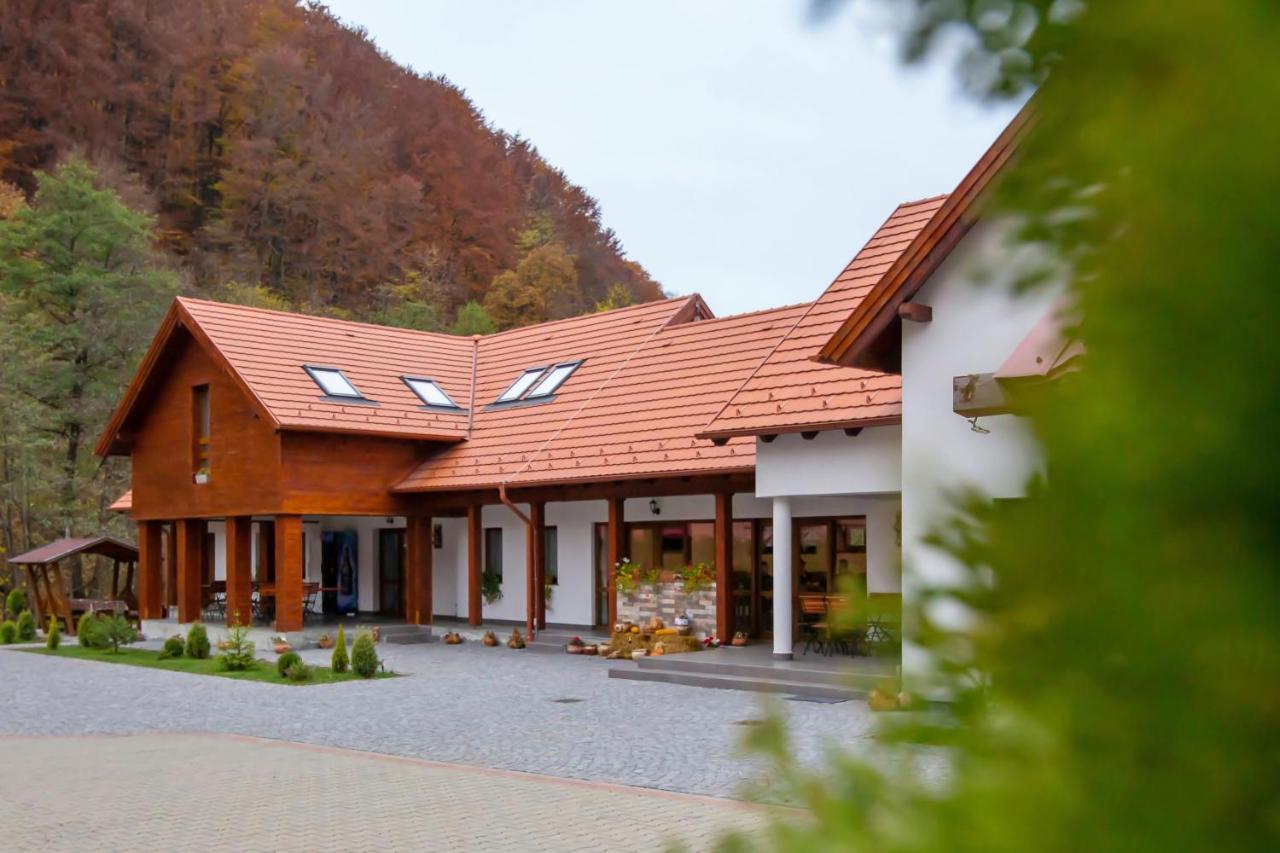 Patakmenti Panzio Spa โครุนด์ ภายนอก รูปภาพ